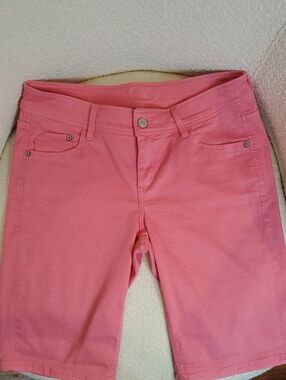 Tommy Bahama Pink Soft Stretch Bermuda Shorts Women's Size 6 Cotton Blend